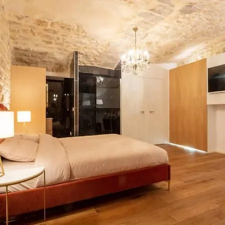 Luxury Countryside House Heart Of Historic Marais Paris